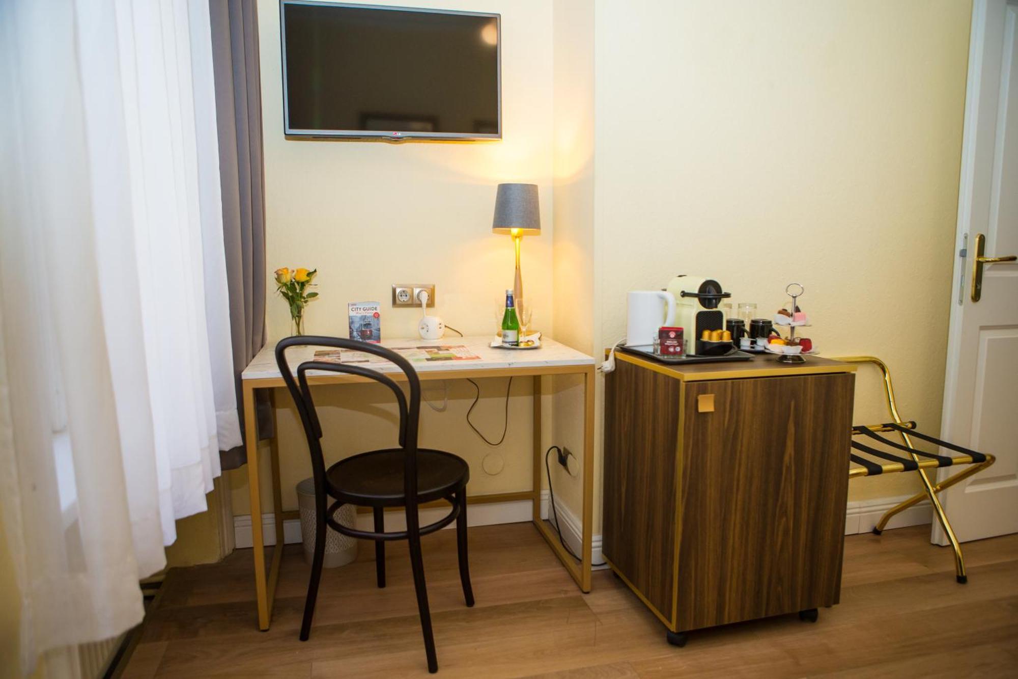 Private Comfort Stephansplatz - Self Check In Вена Экстерьер фото